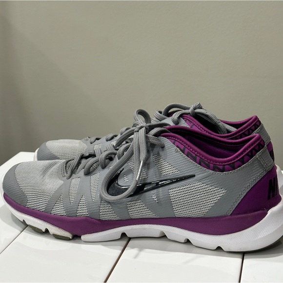 BRAND NEW Grey/Purple Nike Sneakers, size 9 - Picture 4 of 4